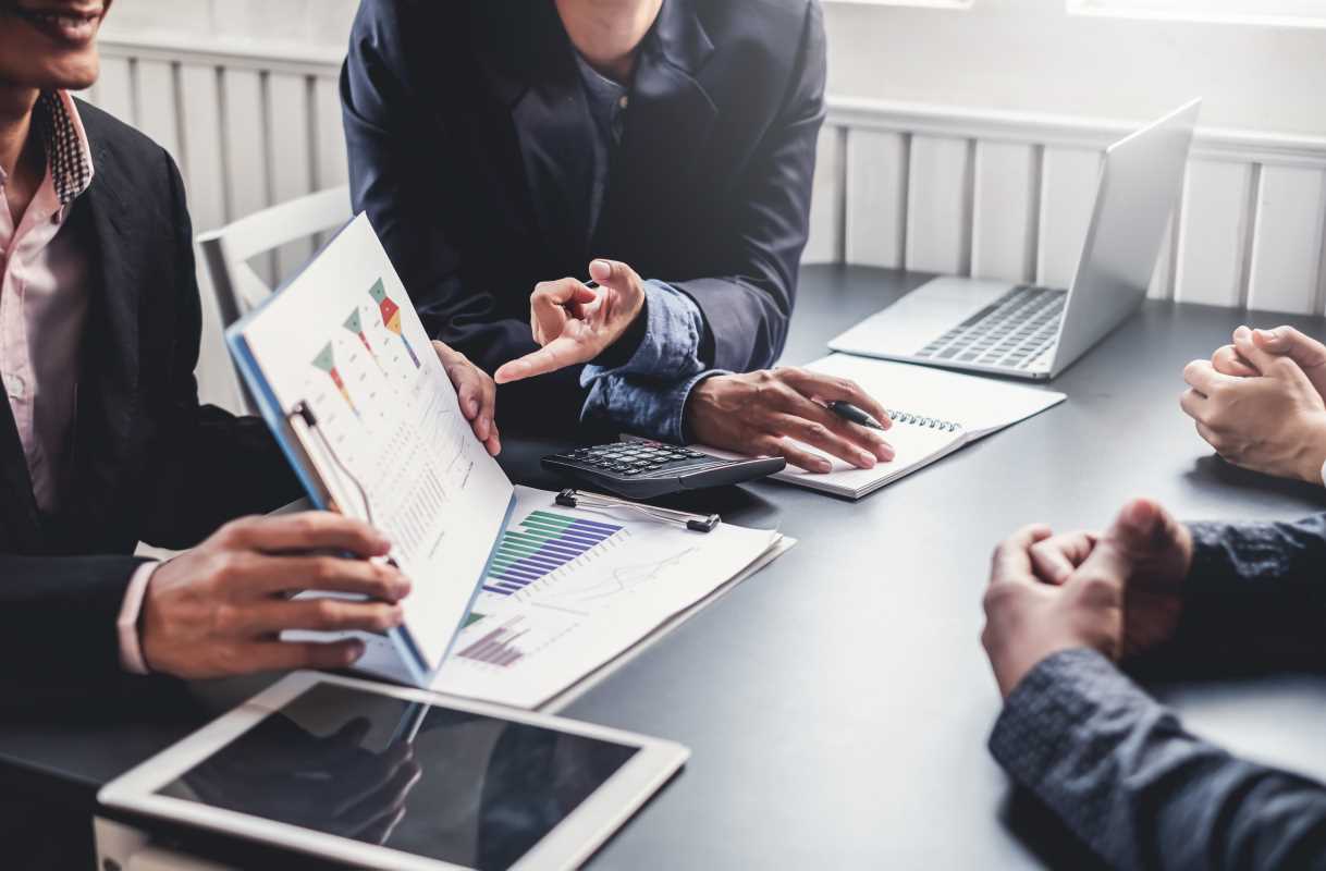 How CFOs Adapt to Managing Fully Online Firms